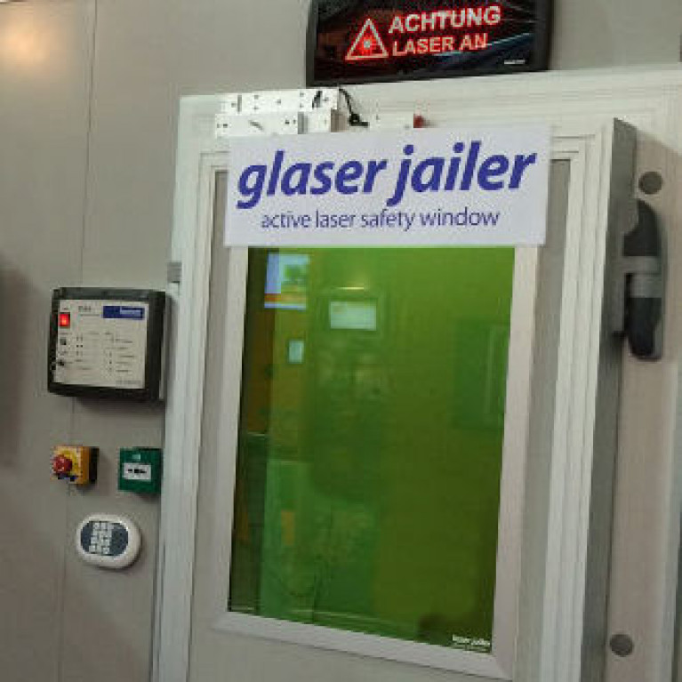 Fenêtre de sécurité pour machine Glaser jailer